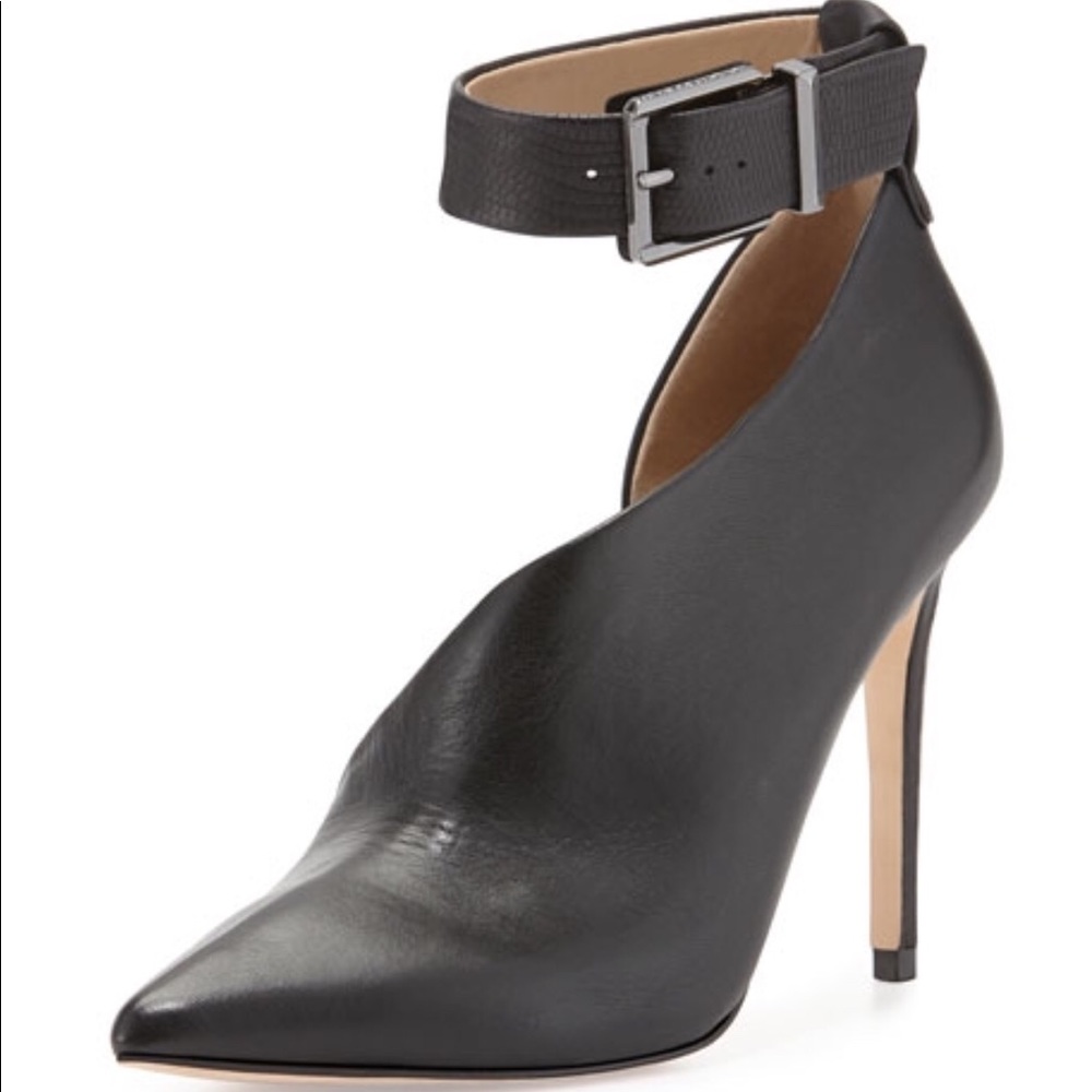 🔥BCBG Max Azria half d'Orsay Pump